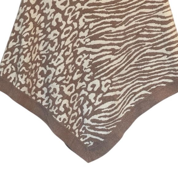 Barefoot Dreams Cozy Chic Ultra Lite Poncho, Tan/Beige Animal Print, One Size - Picture 13 of 13
